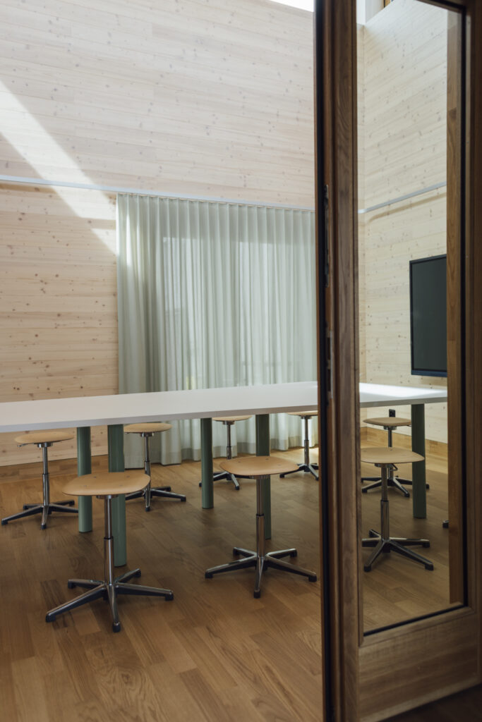 Diessenhofen Auswahlbilder 104Raumreaktion Innenarchitektur bildung kantonsschule 012.jpg